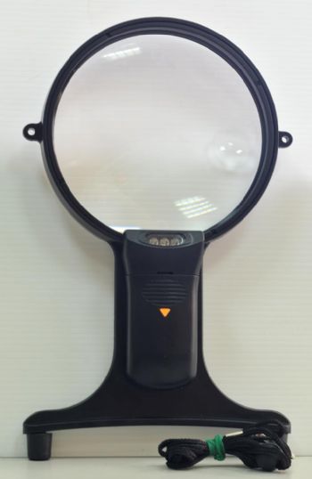 HANGING MAGNIFIER (with light)